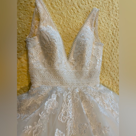 Justin Alexander Ballgown Wedding Dress - Picture 4 of 12